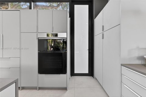 House in Miami, Florida 4 bedrooms, 319.96 sq.m. № 2056533 - photo 21