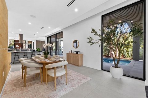 House in Miami, Florida 4 bedrooms, 319.96 sq.m. № 2056533 - photo 27