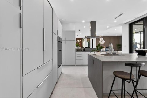 House in Miami, Florida 4 bedrooms, 319.96 sq.m. № 2056533 - photo 23