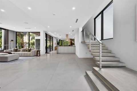 House in Miami, Florida 4 bedrooms, 319.96 sq.m. № 2056533 - photo 8