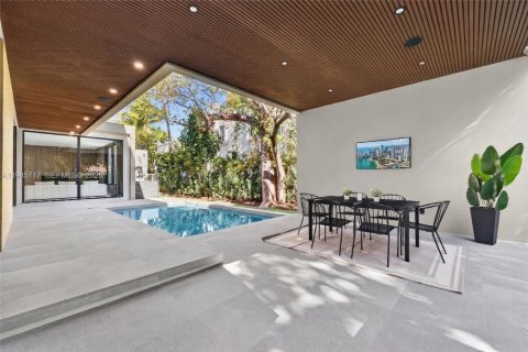 House in Miami, Florida 4 bedrooms, 319.96 sq.m. № 2056533 - photo 30