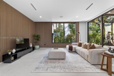 House in Miami, Florida 4 bedrooms, 319.96 sq.m. № 2056533 - photo 11