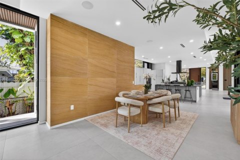 House in Miami, Florida 4 bedrooms, 319.96 sq.m. № 2056533 - photo 26