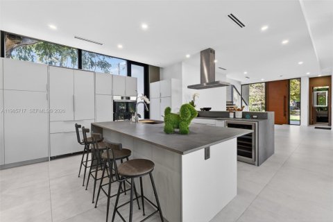 House in Miami, Florida 4 bedrooms, 319.96 sq.m. № 2056533 - photo 24