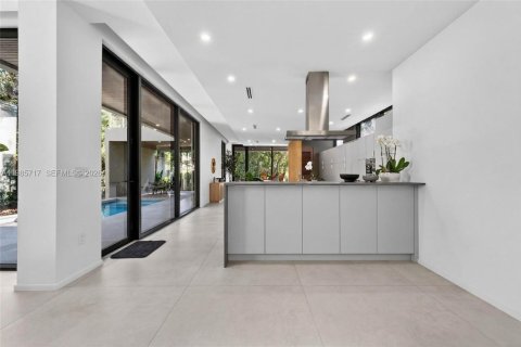 House in Miami, Florida 4 bedrooms, 319.96 sq.m. № 2056533 - photo 15