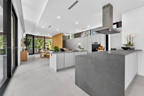 House in Miami, Florida 4 bedrooms, 319.96 sq.m. № 2056533 - photo 18