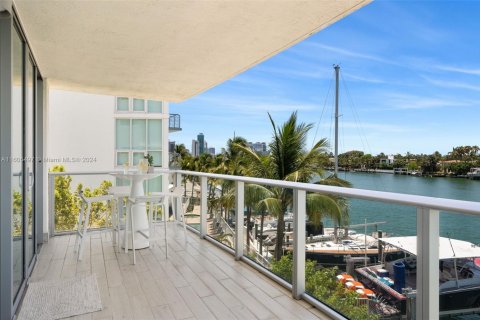 Copropriété à louer à Miami Beach, Floride: 2 chambres, 109.16 m2 № 2018559 - photo 2