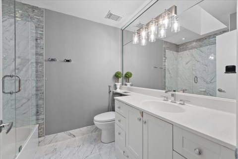 Townhouse in Aventura, Florida 3 bedrooms, 220.46 sq.m. № 1889649 - photo 15