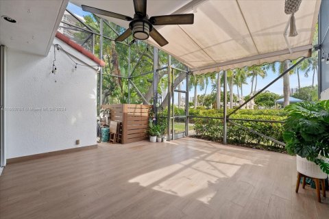 Townhouse in Aventura, Florida 3 bedrooms, 220.46 sq.m. № 1889649 - photo 18