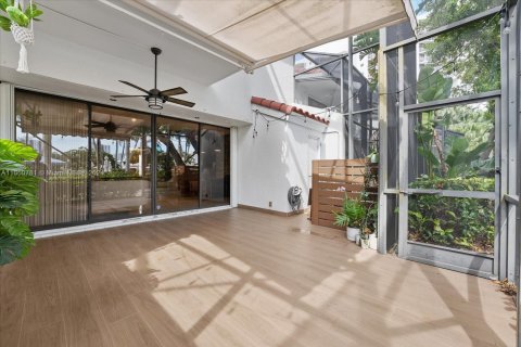 Townhouse in Aventura, Florida 3 bedrooms, 220.46 sq.m. № 1889649 - photo 5