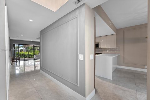 Townhouse in Aventura, Florida 3 bedrooms, 220.46 sq.m. № 1889649 - photo 17