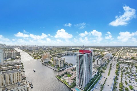 Снять в аренду кондоминиум в Холливуд, Флорида 3 спальни, 126.44м2, № 1978169 - фото 20