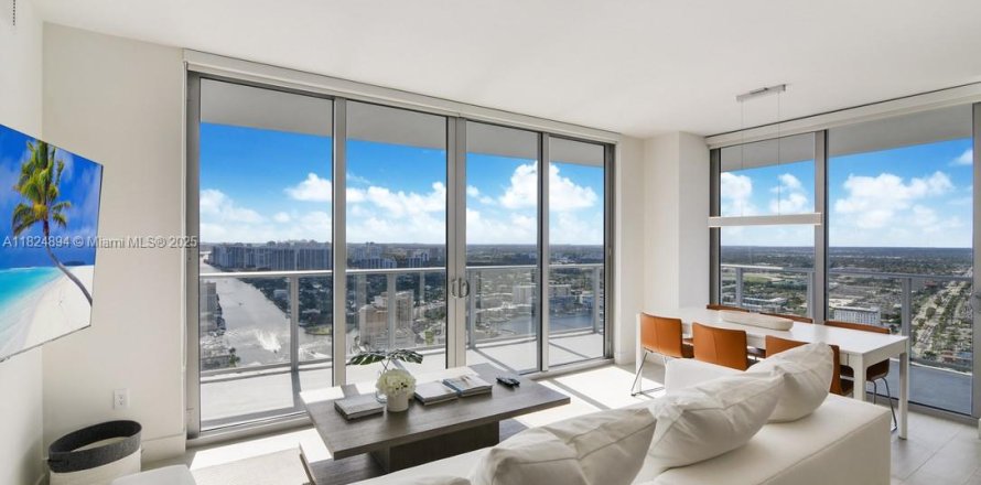 Кондоминиум с 3 спальнями в Холливуд, Флорида № 1978169