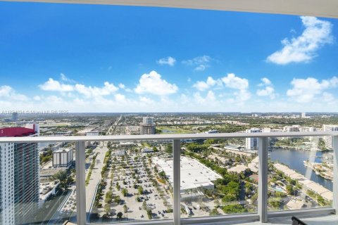 Снять в аренду кондоминиум в Холливуд, Флорида 3 спальни, 126.44м2, № 1978169 - фото 25