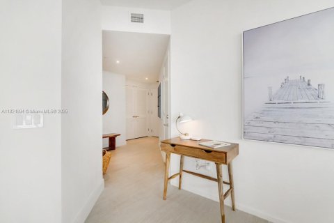 Снять в аренду кондоминиум в Холливуд, Флорида 3 спальни, 126.44м2, № 1978169 - фото 6