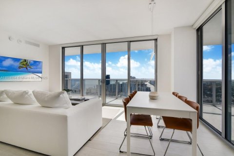 Снять в аренду кондоминиум в Холливуд, Флорида 3 спальни, 126.44м2, № 1978169 - фото 4