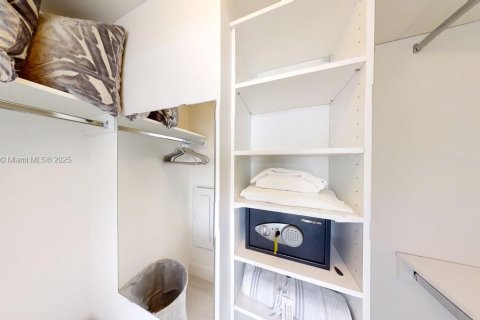 Снять в аренду кондоминиум в Холливуд, Флорида 3 спальни, 126.44м2, № 1978169 - фото 13