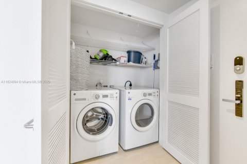 Снять в аренду кондоминиум в Холливуд, Флорида 3 спальни, 126.44м2, № 1978169 - фото 27