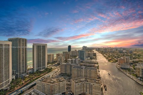 Снять в аренду кондоминиум в Холливуд, Флорида 3 спальни, 126.44м2, № 1978169 - фото 17