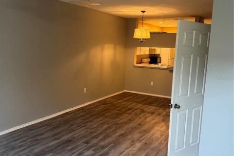 Townhouse in Wesley Chapel, Florida 2 bedrooms, 110 sq.m. № 2116208 - photo 3