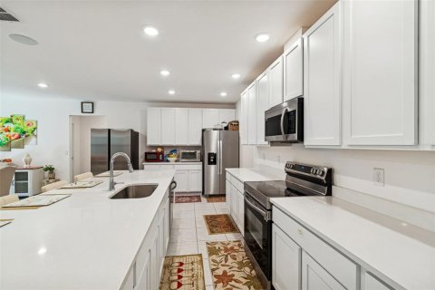 Casa en venta en Weeki Wachee, Florida, 4 dormitorios, 213.3 m2 № 2148859 - foto 3