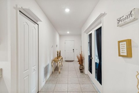 Casa en venta en Weeki Wachee, Florida, 4 dormitorios, 213.3 m2 № 2148859 - foto 25