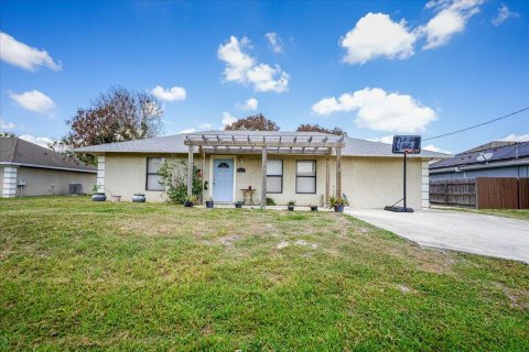 Villa ou maison à vendre à Port St. Lucie, Floride: 3 chambres, 157.93 m2 № 2083356 - photo 2