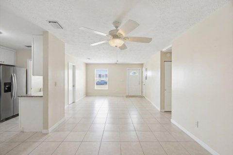 Villa ou maison à vendre à Port St. Lucie, Floride: 3 chambres, 157.93 m2 № 2083356 - photo 3