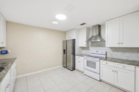 Villa ou maison à vendre à Port St. Lucie, Floride: 3 chambres, 157.93 m2 № 2083356 - photo 8