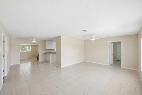 Villa ou maison à vendre à Port St. Lucie, Floride: 3 chambres, 157.93 m2 № 2083356 - photo 19