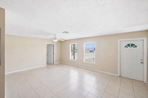 Villa ou maison à vendre à Port St. Lucie, Floride: 3 chambres, 157.93 m2 № 2083356 - photo 20