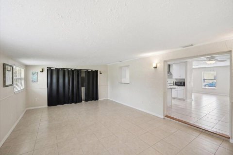 Villa ou maison à vendre à Port St. Lucie, Floride: 3 chambres, 157.93 m2 № 2083356 - photo 12