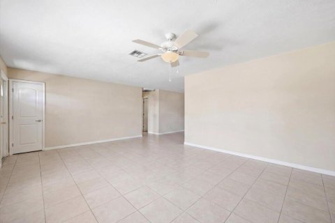 Villa ou maison à vendre à Port St. Lucie, Floride: 3 chambres, 157.93 m2 № 2083356 - photo 18