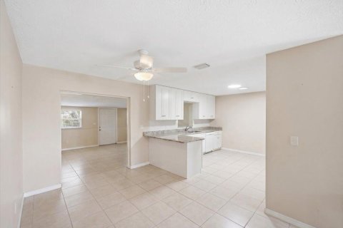 Villa ou maison à vendre à Port St. Lucie, Floride: 3 chambres, 157.93 m2 № 2083356 - photo 4