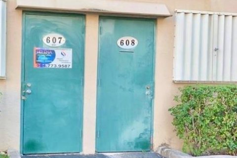 Commercial property in Pompano Beach, Florida № 2245009
