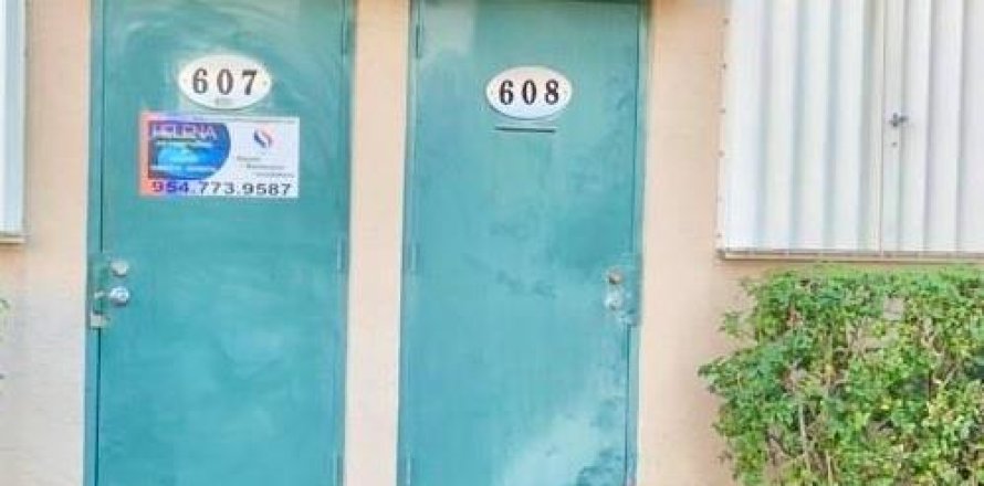 Commercial property in Pompano Beach, Florida № 2245009