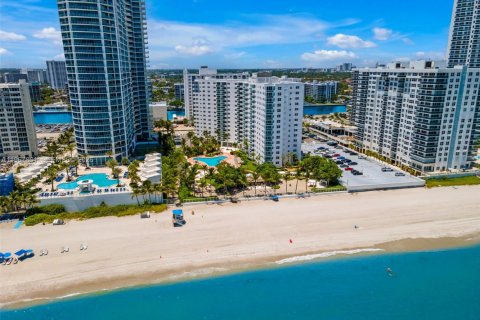 Condo à Hollywood, Floride, 2 chambres № 2079992