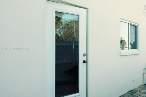 Condo in Fort Lauderdale, Florida, 1 bedroom  № 1994328 - photo 16