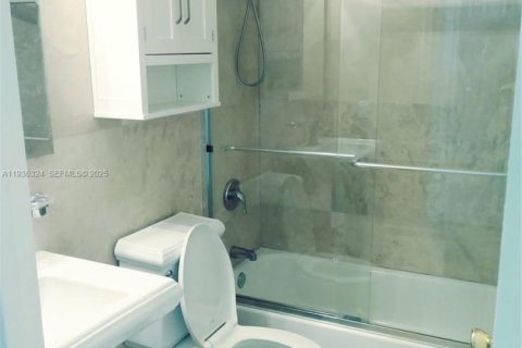 Condo in Fort Lauderdale, Florida, 1 bedroom  № 1994328 - photo 10