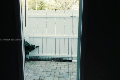 Condo in Fort Lauderdale, Florida, 1 bedroom  № 1994328 - photo 14