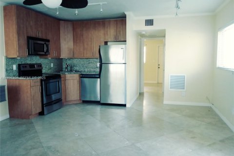 Condo in Fort Lauderdale, Florida, 1 bedroom  № 1994328 - photo 2