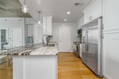 Condo in Orlando, Florida, 2 bedrooms  № 1735568 - photo 2