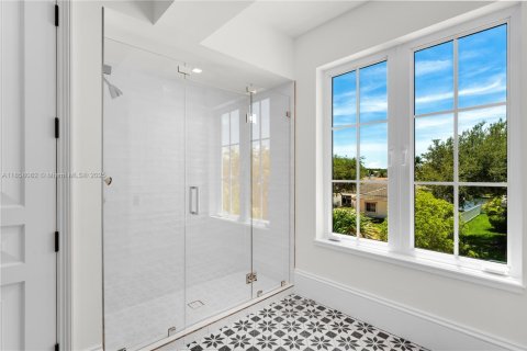 House in Coral Gables, Florida 5 bedrooms, 446.77 sq.m. № 1890543 - photo 26