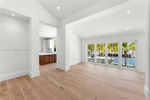 House in Coral Gables, Florida 5 bedrooms, 446.77 sq.m. № 1890543 - photo 8