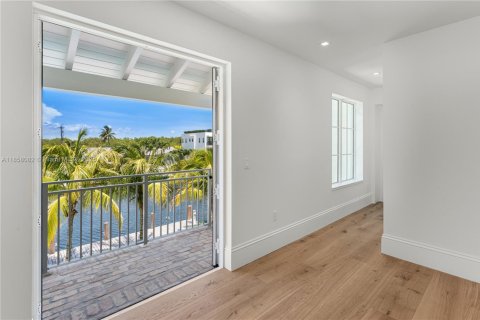 House in Coral Gables, Florida 5 bedrooms, 446.77 sq.m. № 1890543 - photo 18