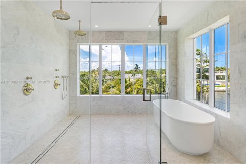House in Coral Gables, Florida 5 bedrooms, 446.77 sq.m. № 1890543 - photo 20