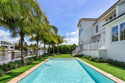 House in Coral Gables, Florida 5 bedrooms, 446.77 sq.m. № 1890543 - photo 3
