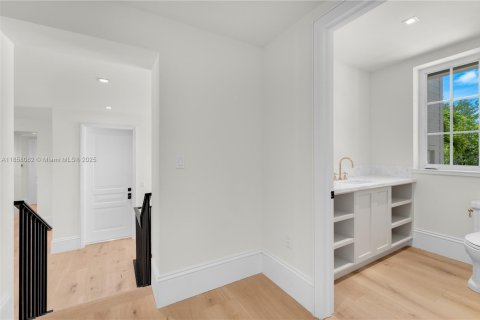 House in Coral Gables, Florida 5 bedrooms, 446.77 sq.m. № 1890543 - photo 30