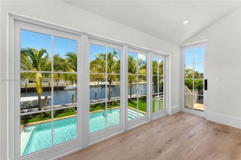 House in Coral Gables, Florida 5 bedrooms, 446.77 sq.m. № 1890543 - photo 9