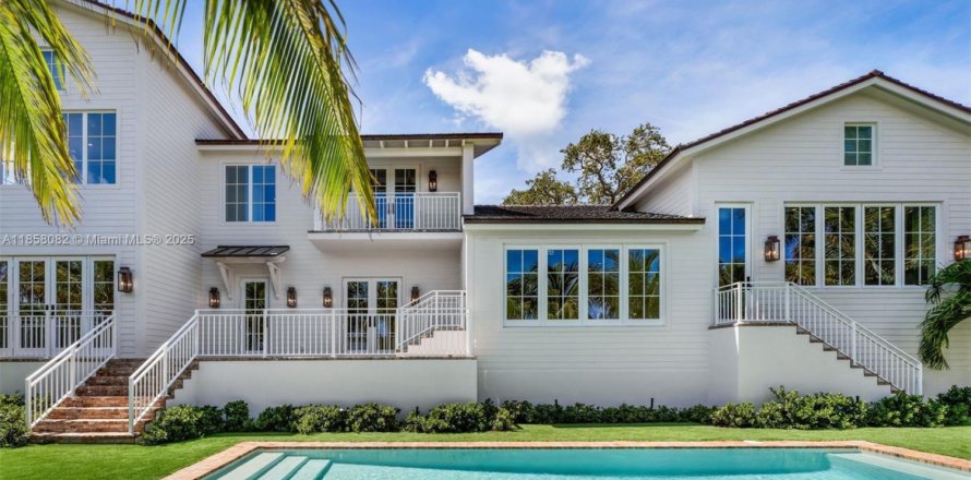 House in Coral Gables, Florida 5 bedrooms, 446.77 sq.m. № 1890543